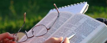 confira como estudar a biblia de capa a capa